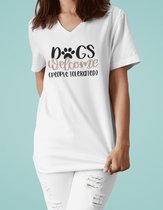 Dogs Welcome People Tolerated T-Shirt,Grappige Hond Thema T-Shirts, Uniek Cadeau Voor Hondenliefhebbers, Unisex Jersey V-Hals Tee, D002-047W, L, Wit