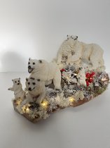 Ijsberen beeldjes winterstuk met 2 grote en 2 kleine ijsbeer beeldjes en led lampjes hand gemaakt dus uniek  20x34x26 cm