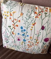 Zachte sierkussen hoes wit met fleurige bloemen 45 x45 cm