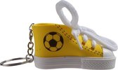 sleutelhanger sportschoen voetbal 7 x 4,5 cm geel