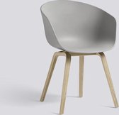 About a Chair AAC 22 - betongrijs - zwarte lak op waterbasis