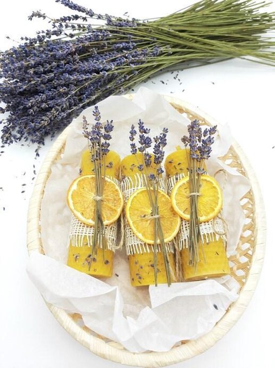 Set van 3 handgemaakte bijenwas kaarsen met gedroogde lavendel