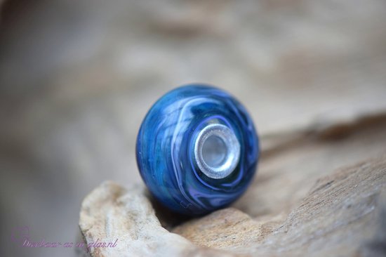 Urn-Crematie as gedenkbedel-Crematie as vast in glas-Crematieas kraal-Semi Transparant-Blauw Zilverglas-Assieraad-Gedenkbedel voor aan armband-Gedenkbedel voor aan ketting-Urn-Urn mens-Urn voor as-Urn hond-Urn kat-Urn dier-meerdere kernmaten mogelijk