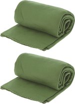 2x stuks polyester fleece dekens/dekentjess 130 x 160 cm in kleur dennengroen