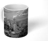 Mok - Uitzicht op de Zuid-Amerikaanse stad Goiânia - zwart wit - 350 ML - Beker