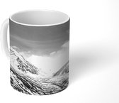Mok - Pieken Himalaya in de winter - zwart wit - 350 ML - Beker