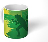 Mok - Een groene tekening van paintball op een veld - 350 ML - Beker