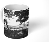 Mok - Uitzicht over de Olmoti vallei in de Ngorongoro krater - zwart wit - 350 ML - Beker