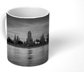 Mok - Oude Tempels in Ayutthaya met een oranje luch - zwart wit - 350 ML - Beker