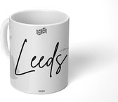 Mok - Sierlijke tekening van de stadsnaam Leeds - zwart wit - 350 ML - Beker