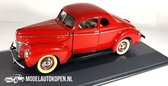 1940 Ford Deluxe (Rood) (20 cm) 1/24 Danbury Mint + Luxe Showcase - Model auto - Schaalmodel - Modelauto - Miniatuur autos