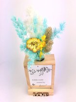 Lettres d'AMOUR en bois avec bouquet de fleurs légères et séchées aux couleurs fraîches