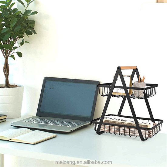 Clavier En Bois Avec Une Assiette De Fruits