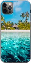 Geschikt voor iPhone 13 Pro Max hoesje - Strand - Palmbomen - Zee - Siliconen Telefoonhoesje