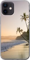 Geschikt voor iPhone 12 hoesje - Strand - Zee - Palmboom - Siliconen Telefoonhoesje