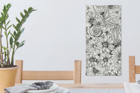 Tableau sur toile Une illustration en noir et blanc d'un dessin floral - 20x40 cm - Décoration murale