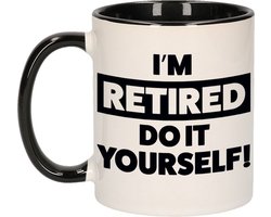 Pensioen kado mok / beker zwart - Im retired do it yourself - 300 ml - VUT - Cadeau - afscheid - collega