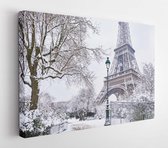 Landschap naar de Eiffeltoren in een dag met zware sneeuwval. Ongebruikelijke weersomstandigheden in Parijs - Modern Art Canvas - Horizontaal - 1019625064 - 115*75 Horizontal