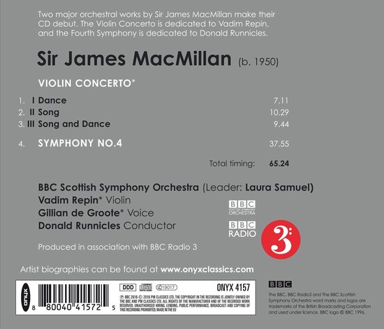 CD-hoes met de titel 'Sir James MacMillan Violin Concerto* Symphony No.4'. Tracklist en orkestinformatie in het wit op een grijze achtergrond.