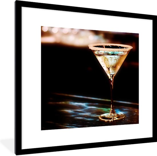 Fotolijst incl. Poster - Martini glas met martini op een zwarte bar - 40x40 cm - Posterlijst