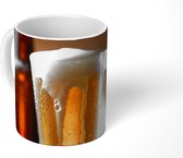 Mok - Koffiemok - Bier op een houten bar - Mokken - 350 ML - Beker - Koffiemokken - Theemok