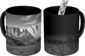 Magische Mok - Foto op Warmte Mok - Zonsopgang in het Italiaanse Alpe di Siusi - zwart wit - 350 ML