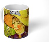 Mok - Koffiemok - Boerenmeisje met gele strohoed - Vincent van Gogh - Mokken - 350 ML - Beker - Koffiemokken - Theemok