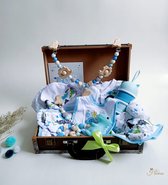 Kraamcadeau - koffertje - Kraamcadeau Unisex - Babyshower - Cadeau - Nacht lamp - Dinosaurus - Voor jonge - Babygeschenkset  - Blauw - Wit - Groen - Rompertje - Boxpak - badcape - knuffel doe