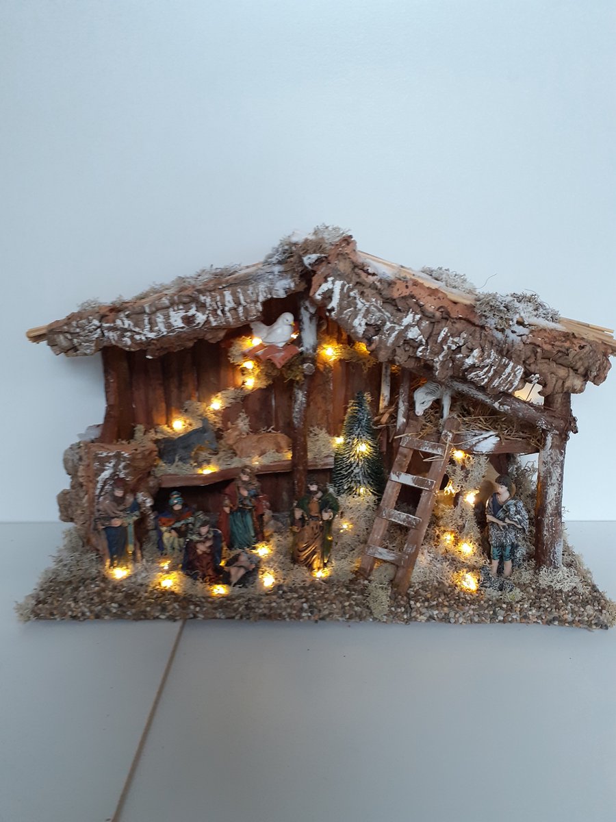 Figurines de Noël Crèche grand avec 40 lumières LED et 12 figurines faites à la main