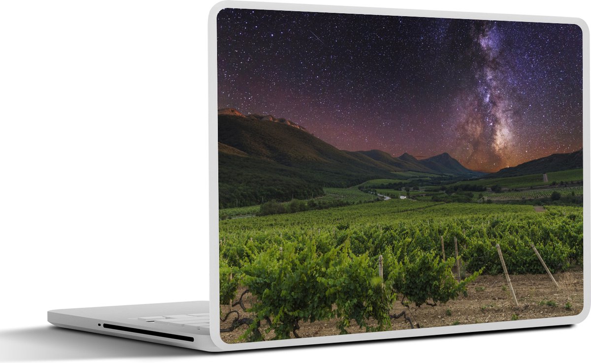 Afbeelding van product SleevesAndCases  Laptop sticker - 17.3 inch - Wijngaarden tussen de bergen onder de sterrenhemel