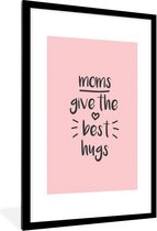 Fotolijst inclusief poster - Posterlijst 60x90 cm - Posters - Spreuken - Moms give the best hugs - Quotes - Mama - Foto in lijst decoratie - Cadeau voor moeder - Moederdag cadeautje