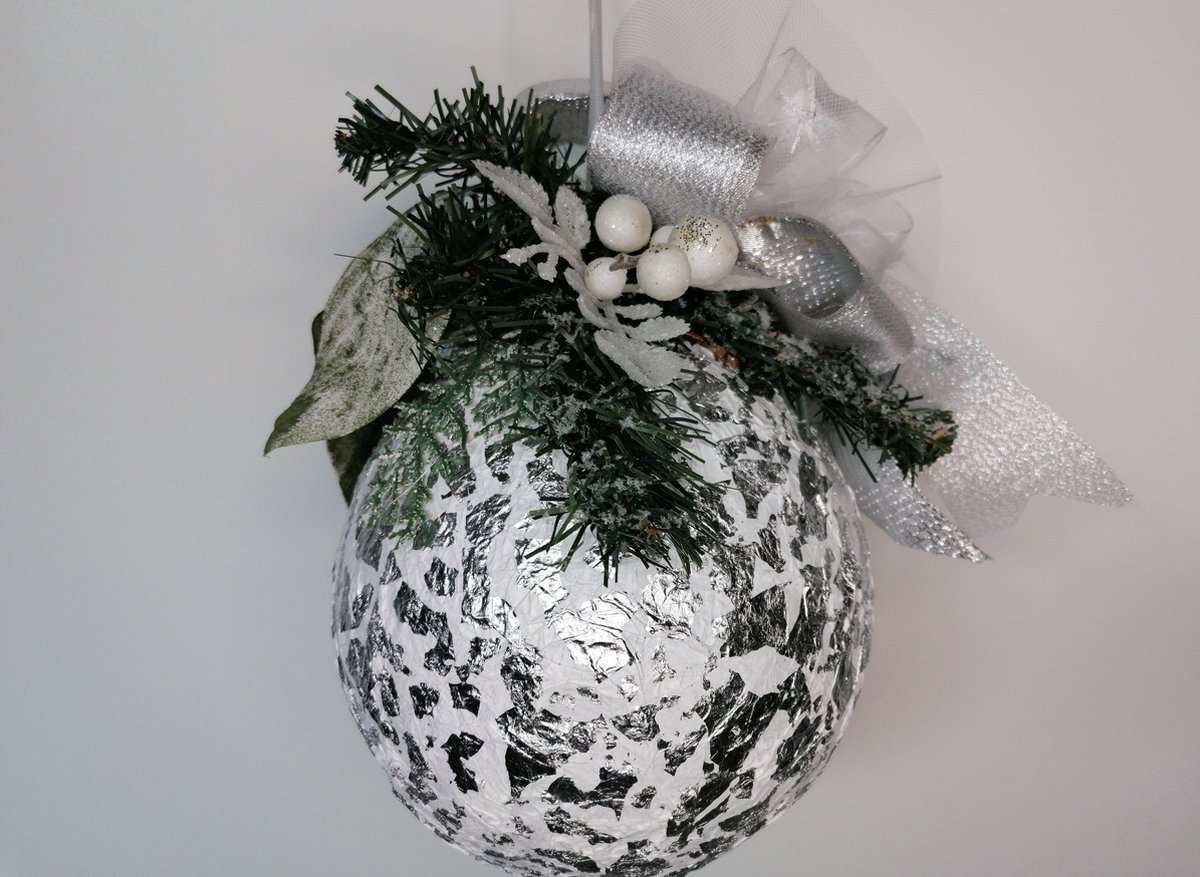 Donia Star Kerstboomversiering, Kerstbal handmade in Belgium - zilverkleurig, 20 cm diameter