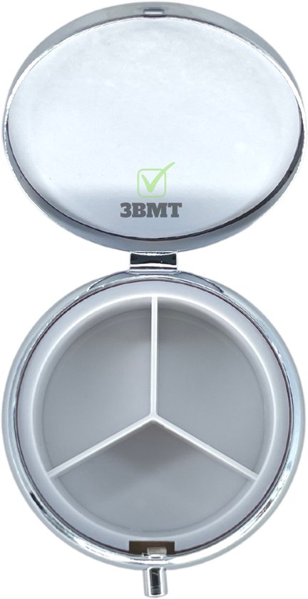 Zilverkleurig open pillendoosje met drie vakken en het 3BMT logo.