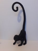 Apen beeld zwarte  aap met grote staart  43x16x10 cm