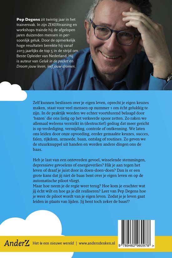 Portret van Pep Degen met een glimlach, met tekst over zijn trainingen en boek.