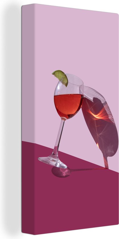 Canvas Schilderij Klinkend wijnglas op roze achtergrond - 40x80 cm - Wanddecoratie