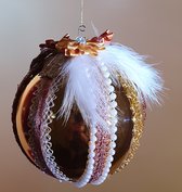 Luxe kerstbal Noël - Exclusieve doe het zelf kerstbal - Kant en bandjes - Brons - 15cm