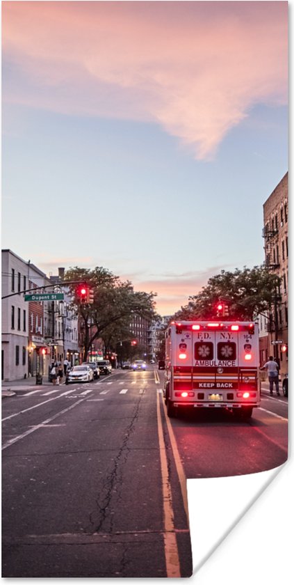 Poster Ambulance op de straat - 40x80 cm