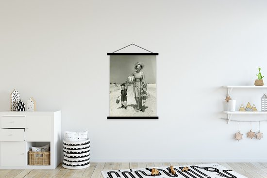 Poster Vintage portrait de mère et fils sur la plage en textielposter noir  et blanc