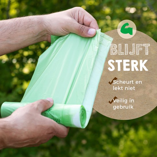Man vouwt een groene, biologisch afbreekbare vuilniszak uit die sterk en lekvrij is.