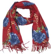 Een comfortabele en zachte sjaal met een mooie print van goudgeelkleurige kettingen en donker/lichtblauwe bloemen op een bordauxrode ondergrond. De print van de sjaal kan afwijken
