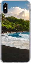 Geschikt voor iPhone Xs hoesje - Een zwart zandstrand van Hawaii - Siliconen Telefoonhoesje