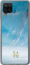 Geschikt voor Samsung Galaxy A12 hoesje - Twee keizerpinguïns voor een ijsberg - Siliconen Telefoonhoesje