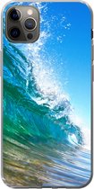 Geschikt voor iPhone 12 Pro Max hoesje - Een close-up van een golf die breekt voor de kust van Hawaii - Siliconen Telefoonhoesje