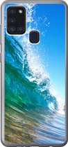 Geschikt voor Samsung Galaxy A21s hoesje - Een close-up van een golf die breekt voor de kust van Hawaii - Siliconen Telefoonhoesje