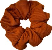 XLScrunchie - Handmade - Oversized - Ribstof - Effen - Brandy - Diameter circa 16 cm - 80% Katoen, 15% Polyester, 5% Ea - Zacht voor je haar - Leuke variant voor elastiekjes - Haar