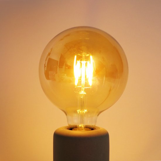 2x Dimbare globe filament LED Lamp E27 - Extra Warm witte lichtkleur 2200K - Amber coating - 6W - Vorm: G125