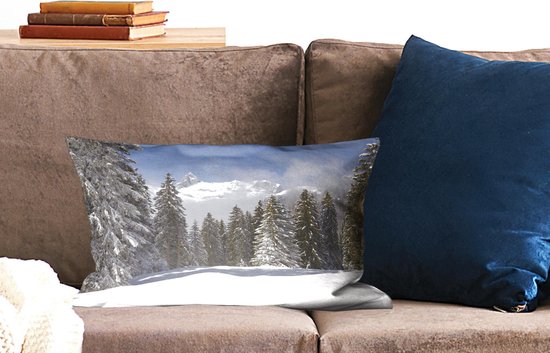 Sierkussen Noël pour l'intérieur - Les arbres enneigés des montagnes créent une atmosphère de Noël - 50x30 cm - Coussin intérieur rectangulaire en coton