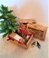 De Gouden Kat - Kerst thee Cadeaupakket -  2 soorten Winterthee - Kerstboom theezeef - Theeblik met label
