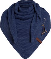 Knit Factory Coco Gebreide Omslagdoek - Driehoek Sjaal Dames - Dames sjaal - Wintersjaal - Stola - Wollen sjaal - Donkerblauwe sjaal - Capri - 190x85 cm - Inclusief sierspeld